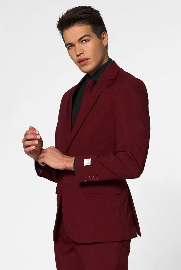 Video of Bordeaux red solid color men's suit Blazing Burgundy worn by man.